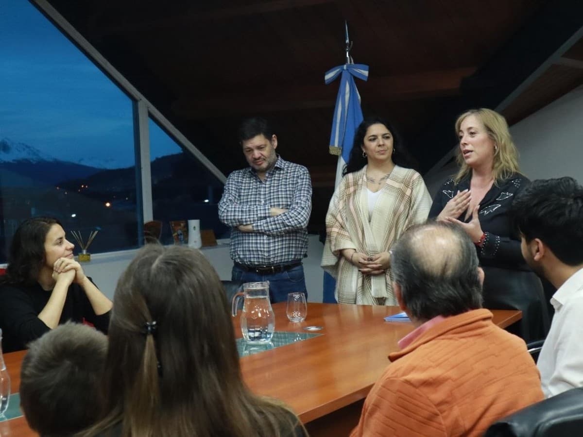 El municipio entregó decretos de adjudicación de tierras a graduados universitarios