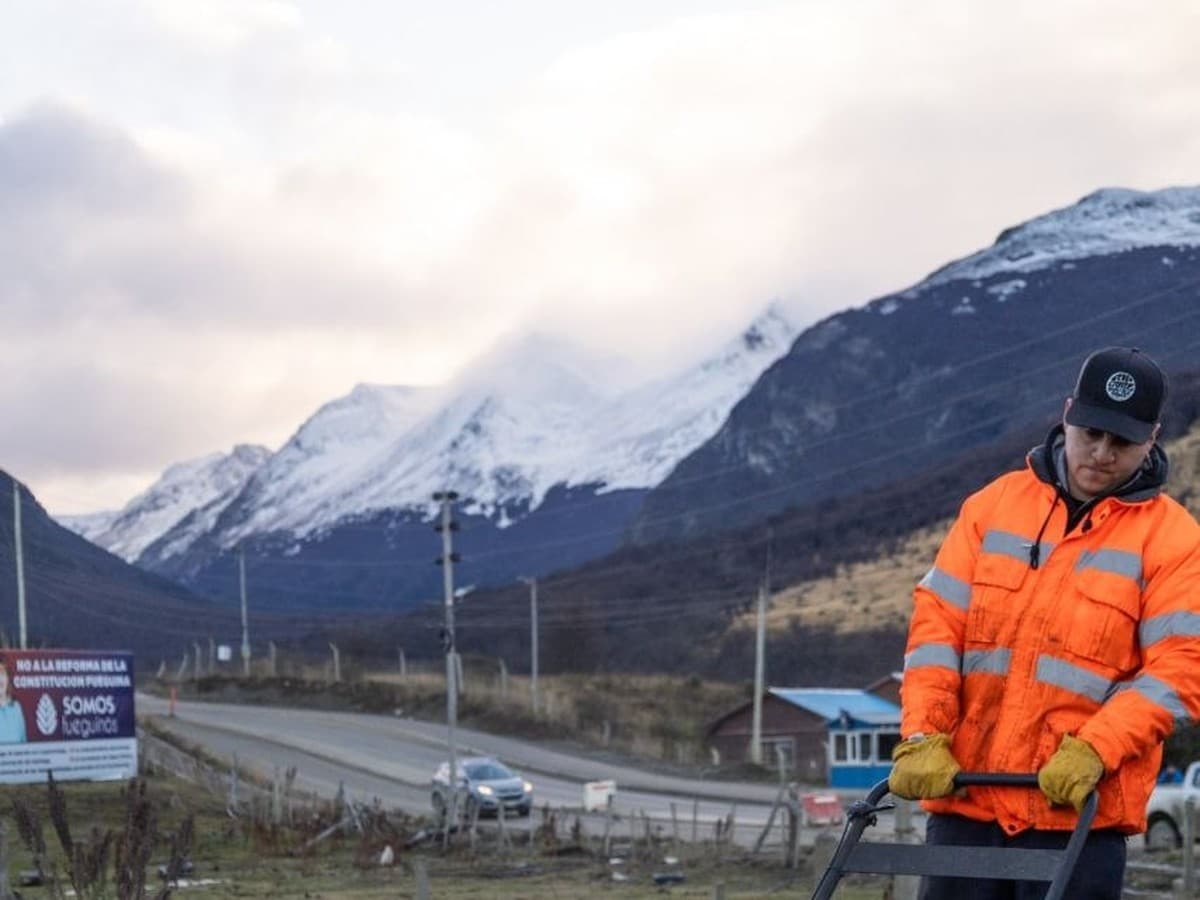 La municipalidad de ushuaia continúa con tareas de recuperación vial en distintos sectores de la ciudad
