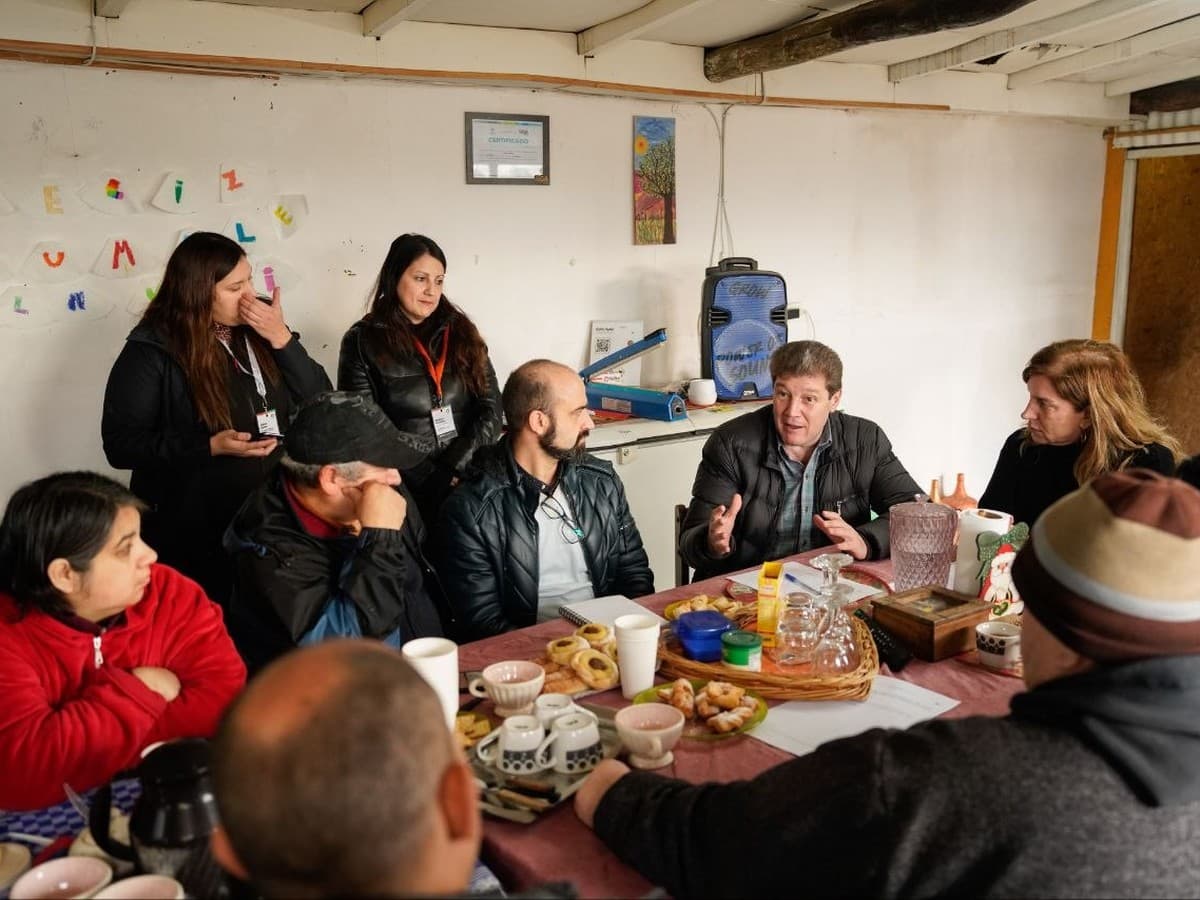 Melella se reunió con productores de la margen sur para avanzar en la regularización de tierras y fotalecer su desarrollo productivo